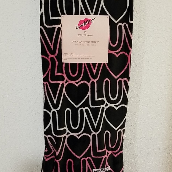 Betsey Johnson Accessories - 💗LUV throw by Betsey Johnson